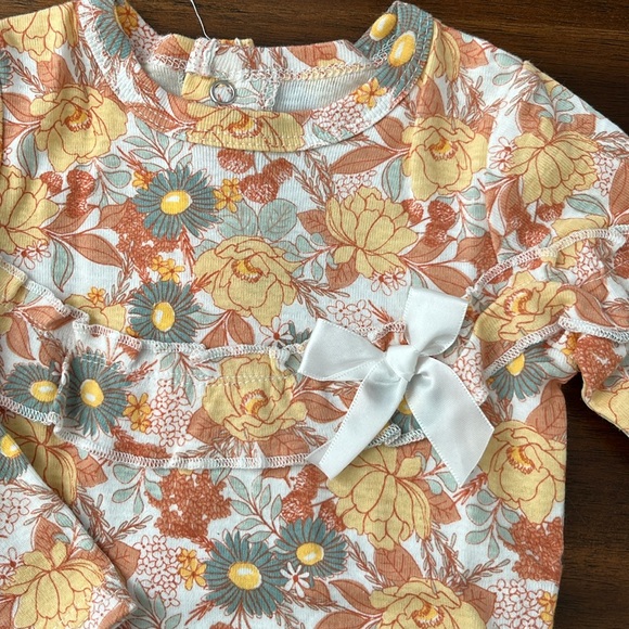 Baby one piece ruffled sleeve top white bow snap bottom long sleeves 6-9 mo New - Picture 2 of 5